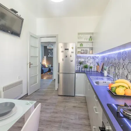 Apartament Kyra *